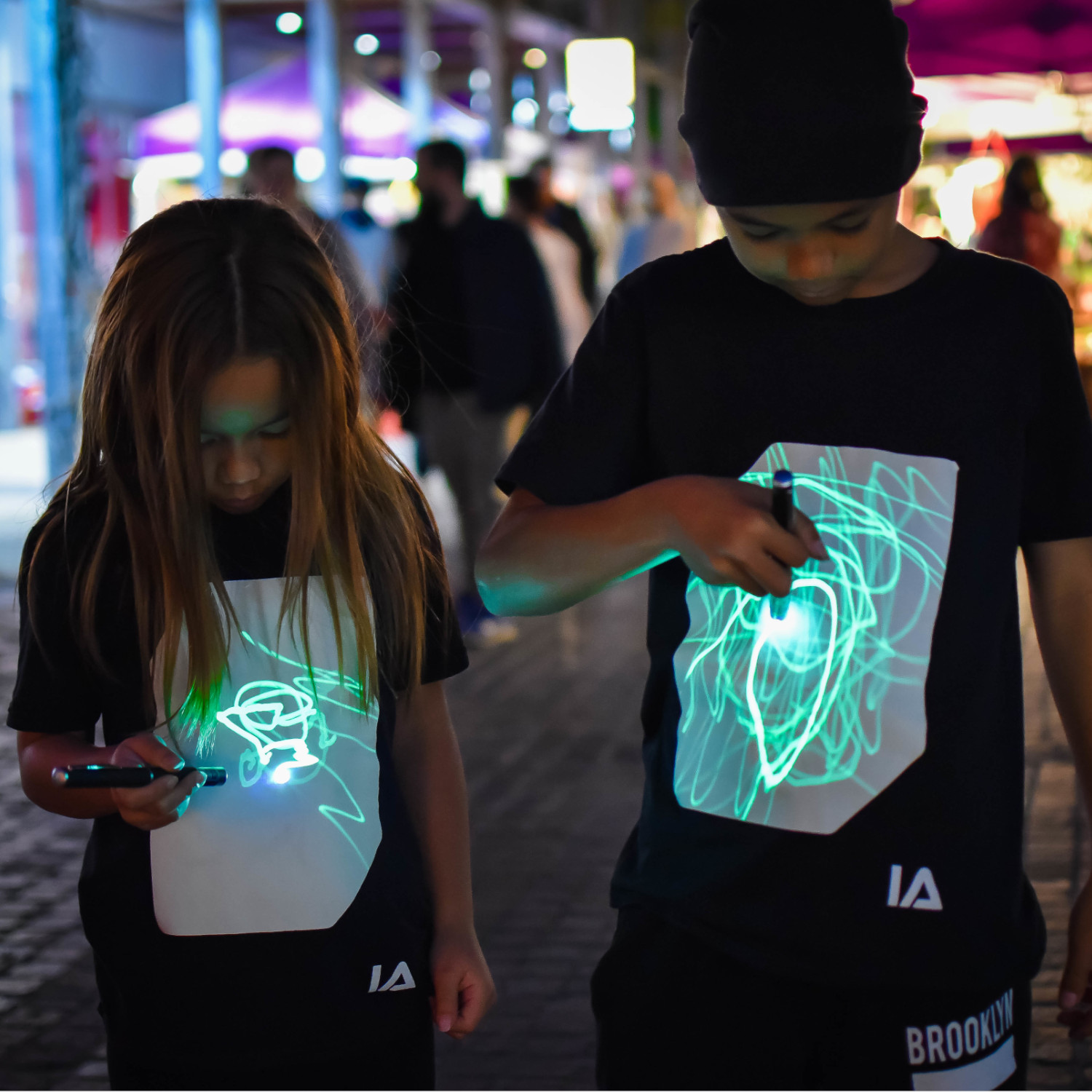 Interactive Glow T-Shirt incl. Keyring Black, S