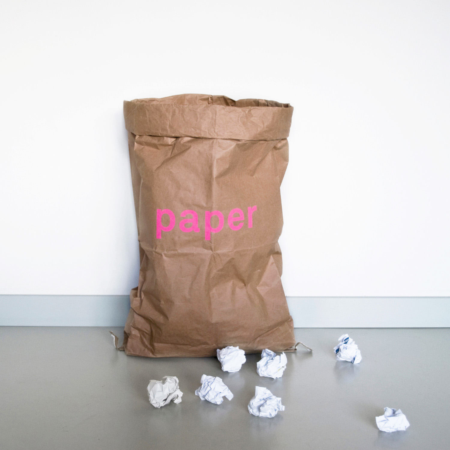 Der Papiersack für die nachhaltige Aufbewahrung Paperbag STUFF von Kolor 
